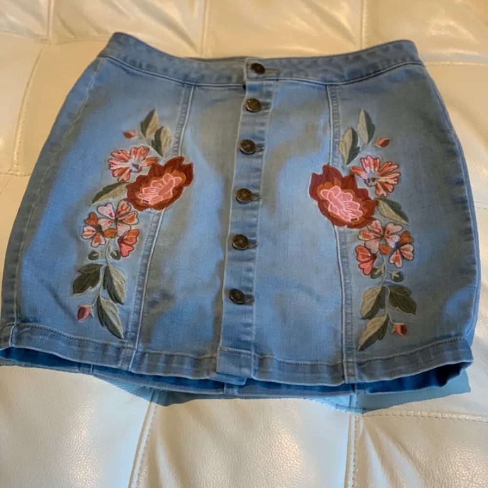 Guess jupe broderie SMALL